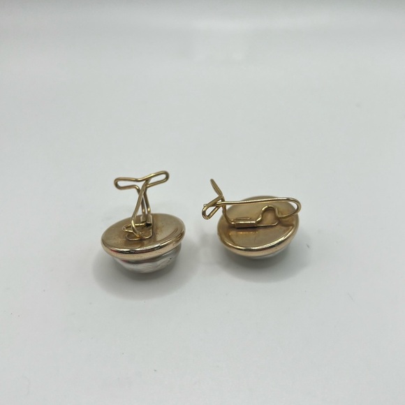 Vintage Judith McCann Wingback Gold Tone Pearl Earrings - Picture 4 of 4